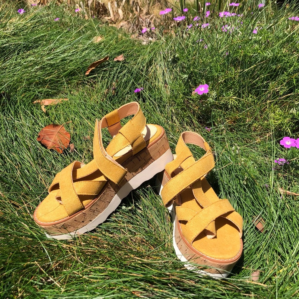 Sarah Platform Sandals Size 6